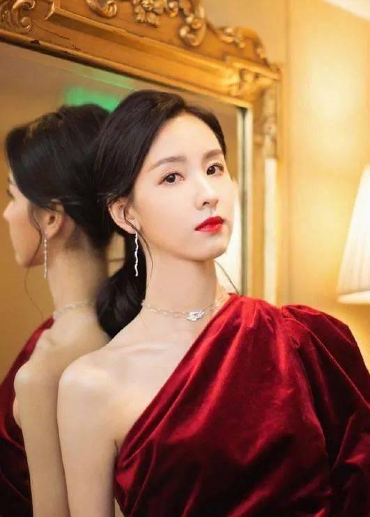 娛樂(lè)圈女星吃瓜日常,揭秘明星圈層里的八卦風(fēng)云