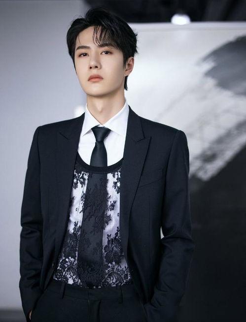 吃瓜娛樂爆料王一博,瓜田里的青春偶像，娛樂風暴中的璀璨星光