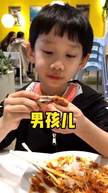 娛樂(lè)吃瓜醬小男孩,揭秘娛樂(lè)圈背后的故事