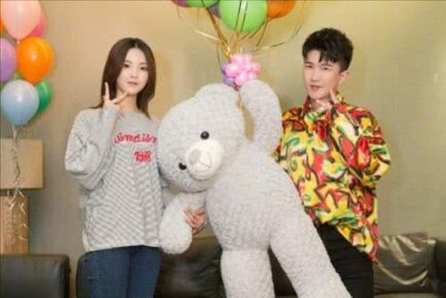 娛樂圈的日常吃瓜,揭秘明星們的日?！俺怨稀鄙?></a></li>
              </ul>
            </div>
                                    <div   id=