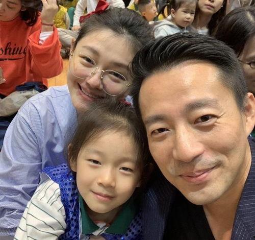 娛樂(lè)圈吃瓜爆料離婚,明星夫妻離婚風(fēng)波，吃瓜群眾熱議真相揭曉