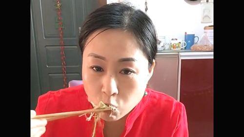 娛樂(lè)吃瓜醬當(dāng)你的朋友,揭秘娛樂(lè)圈幕后故事，帶你領(lǐng)略明星們的真實(shí)生活