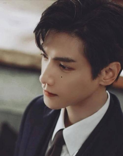 吃瓜娛樂圈八卦羅云熙,娛樂圈的瓜田，他的瓜香四溢